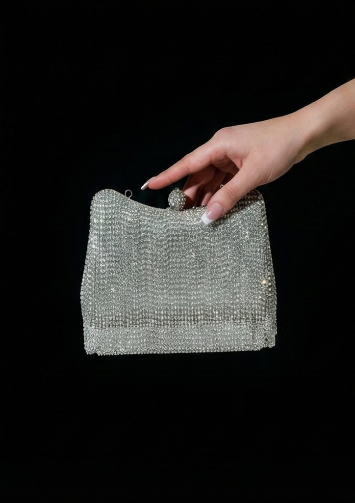 شنطة سواريه فضي كلاسيك مرصعة بالفصوص اللامعة Silver Classic Clutch.
