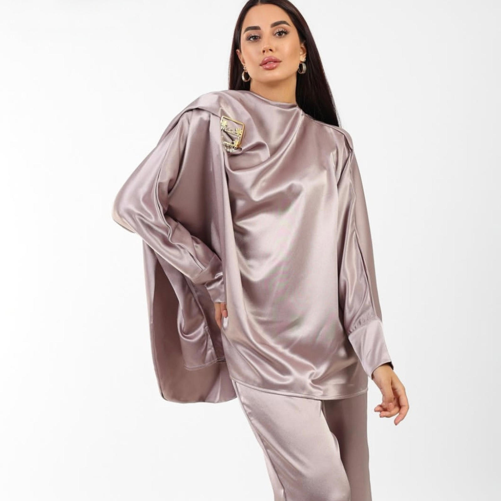 طقم سواريه ستان – أوف وايت. طقم سواريه ستان أوف وايت لكتب الكتاب Off-White Satin Soiree Set.