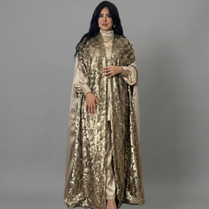 عباية سواريه "كريستال" مطرزة بالكامل بالترتر الذهبي من براند Matching لإطلالة فخمة.